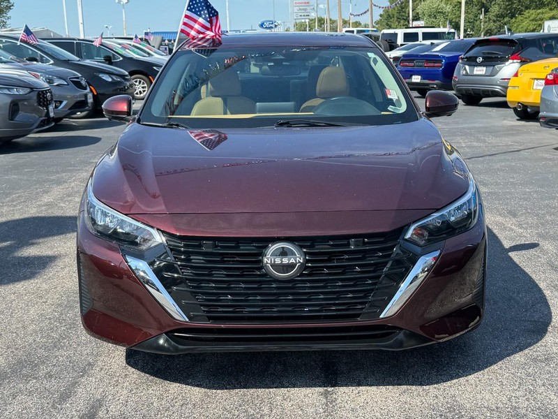Nissan Sentra Vehicle Full-screen Gallery Image 09