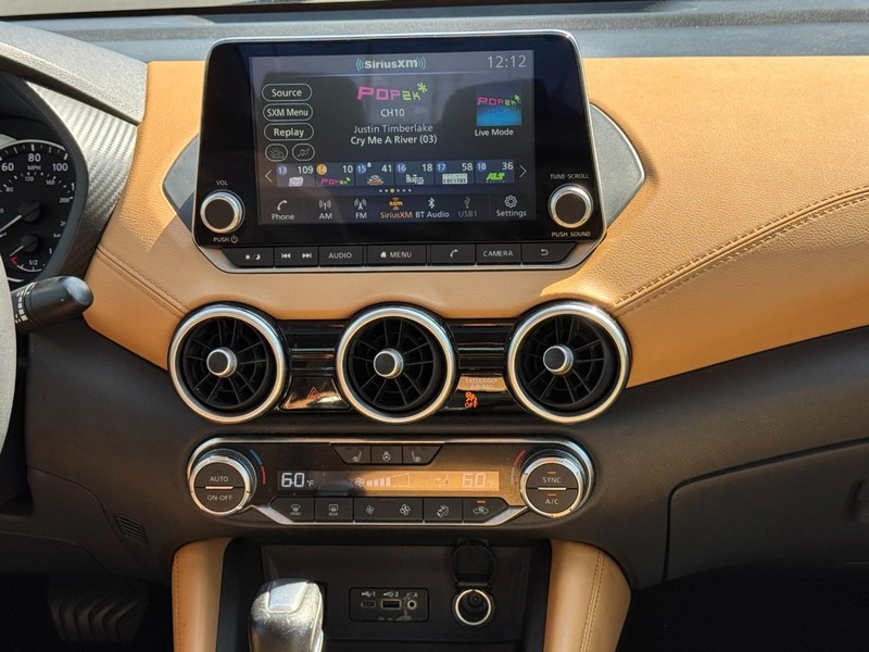 Nissan Sentra Vehicle Full-screen Gallery Image 13