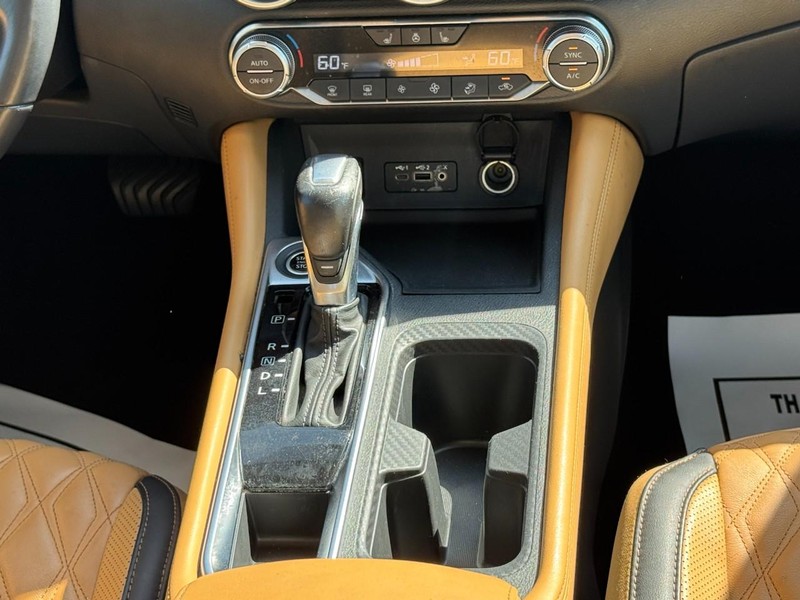 Nissan Sentra Vehicle Full-screen Gallery Image 14