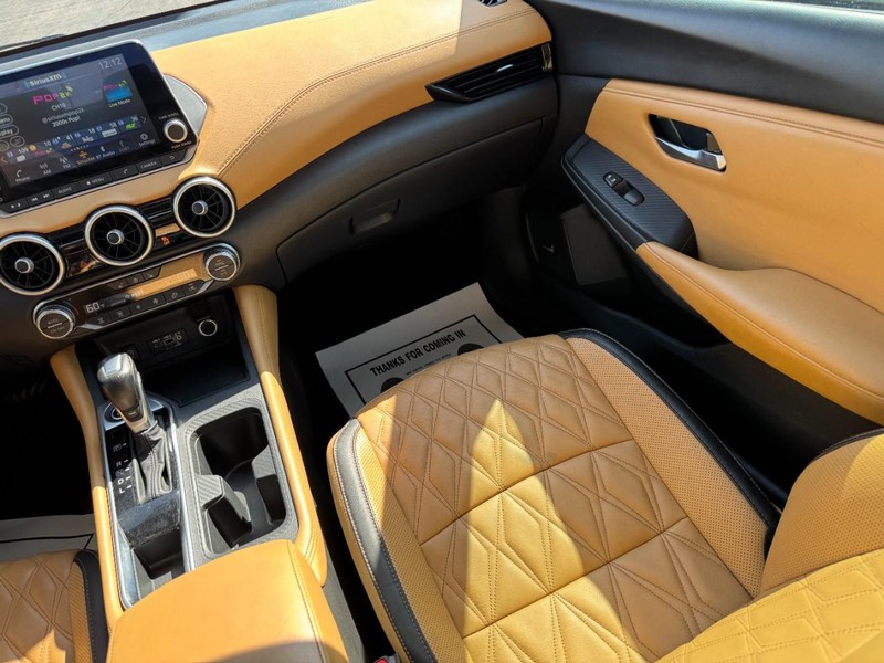Nissan Sentra Vehicle Full-screen Gallery Image 15