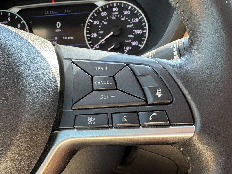 Nissan Sentra Vehicle Full-screen Gallery Image 17