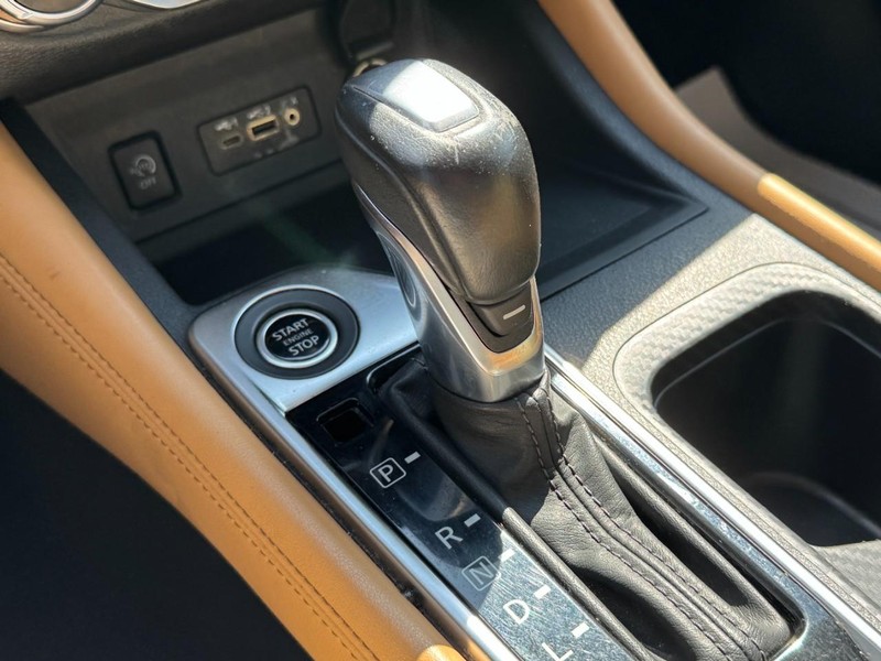 Nissan Sentra Vehicle Full-screen Gallery Image 19
