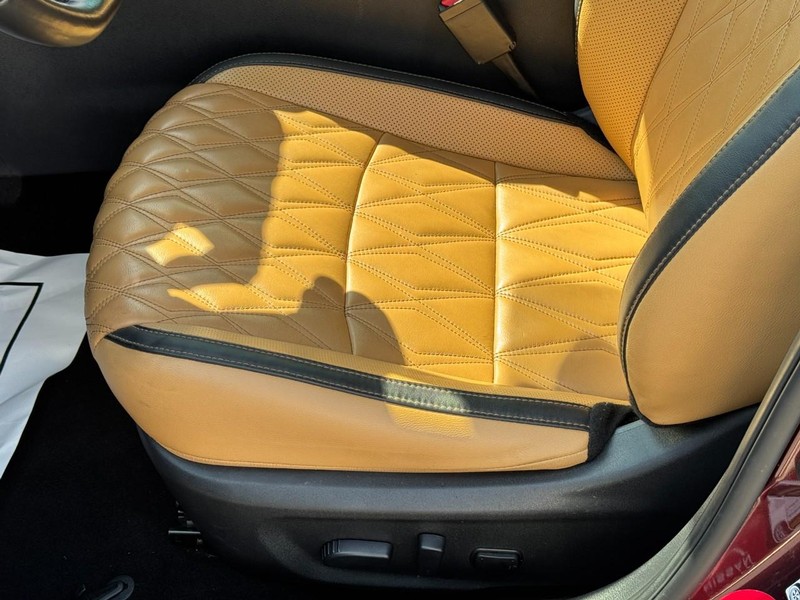 Nissan Sentra Vehicle Full-screen Gallery Image 23