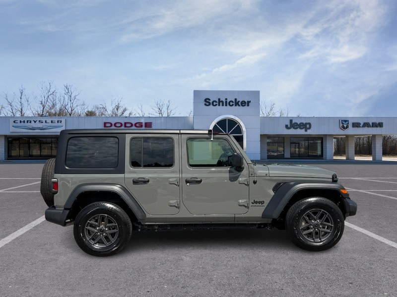 Jeep Wrangler Vehicle Full-screen Gallery Image 02