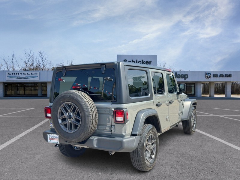 Jeep Wrangler Vehicle Full-screen Gallery Image 03