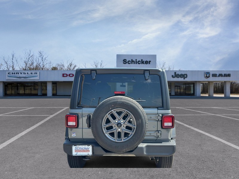 Jeep Wrangler Vehicle Full-screen Gallery Image 04