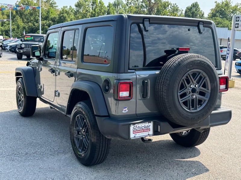 Jeep Wrangler Vehicle Full-screen Gallery Image 06