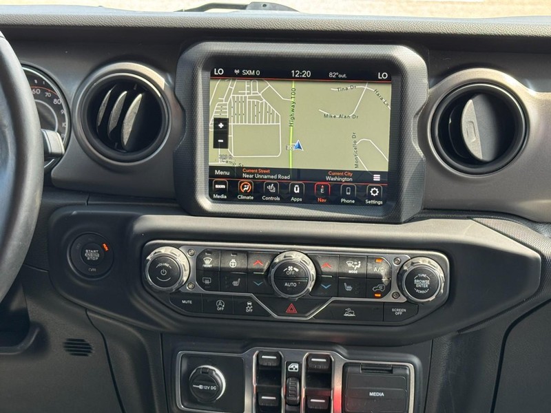 Jeep Wrangler Vehicle Full-screen Gallery Image 13