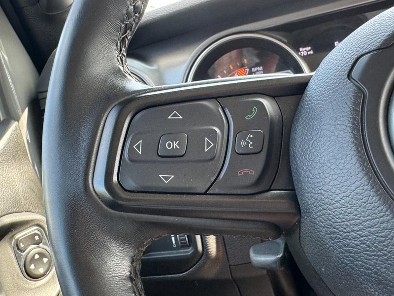 Jeep Wrangler Vehicle Full-screen Gallery Image 16