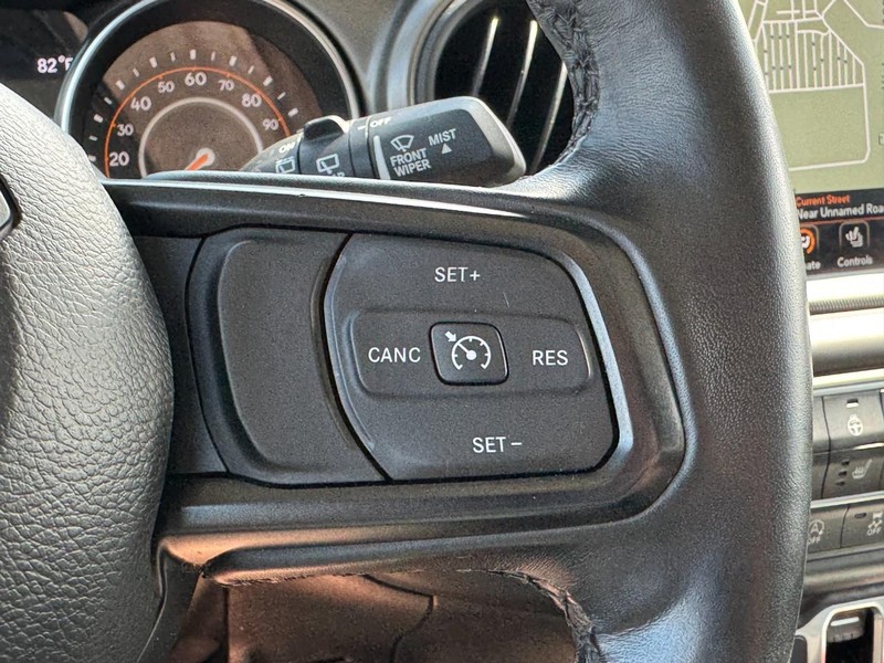 Jeep Wrangler Vehicle Full-screen Gallery Image 17