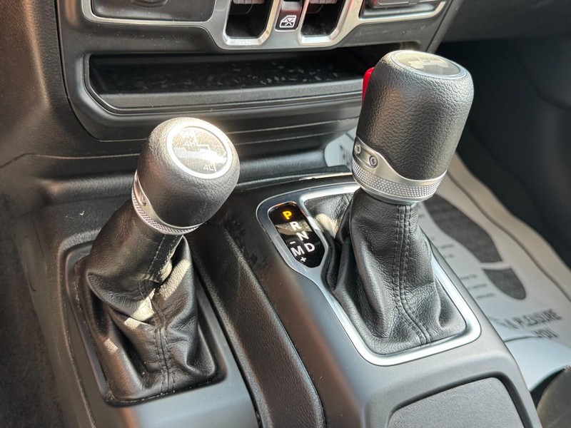 Jeep Wrangler Vehicle Full-screen Gallery Image 19