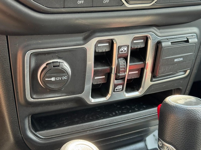 Jeep Wrangler Vehicle Full-screen Gallery Image 20