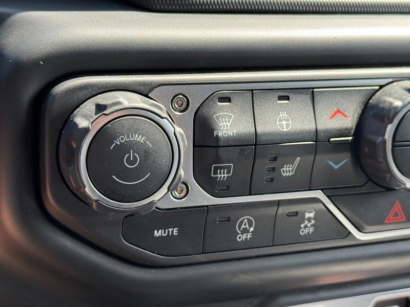 Jeep Wrangler Vehicle Full-screen Gallery Image 21