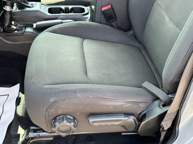 Jeep Wrangler Vehicle Full-screen Gallery Image 25
