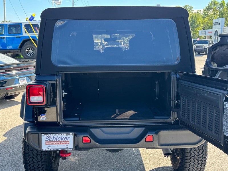 Jeep Wrangler Vehicle Full-screen Gallery Image 05
