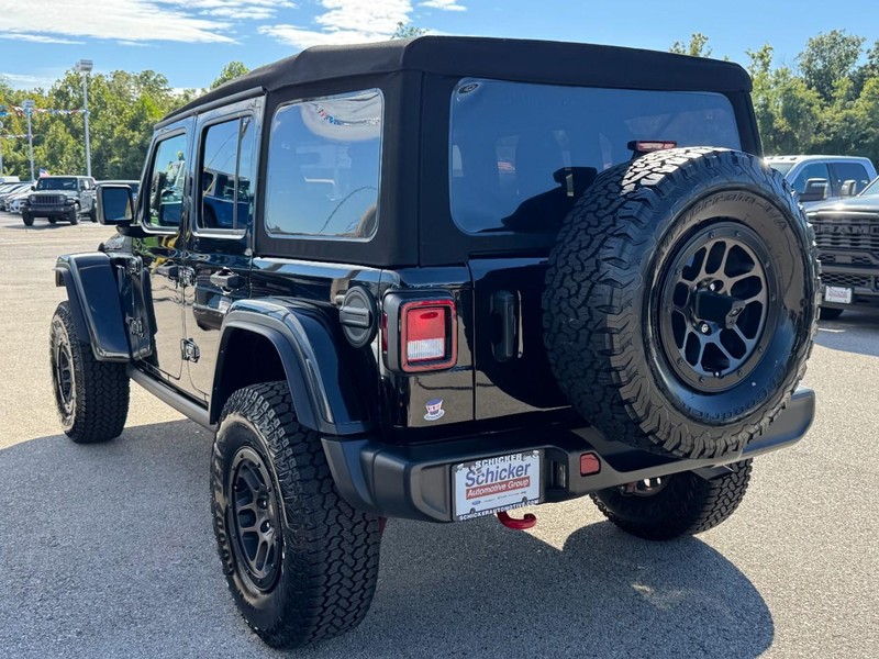 Jeep Wrangler Vehicle Full-screen Gallery Image 06