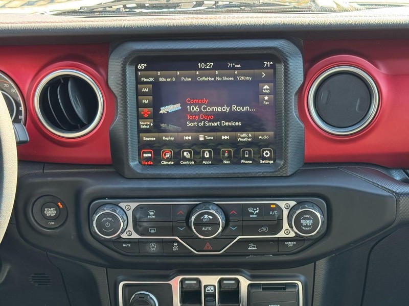 Jeep Wrangler Vehicle Full-screen Gallery Image 13