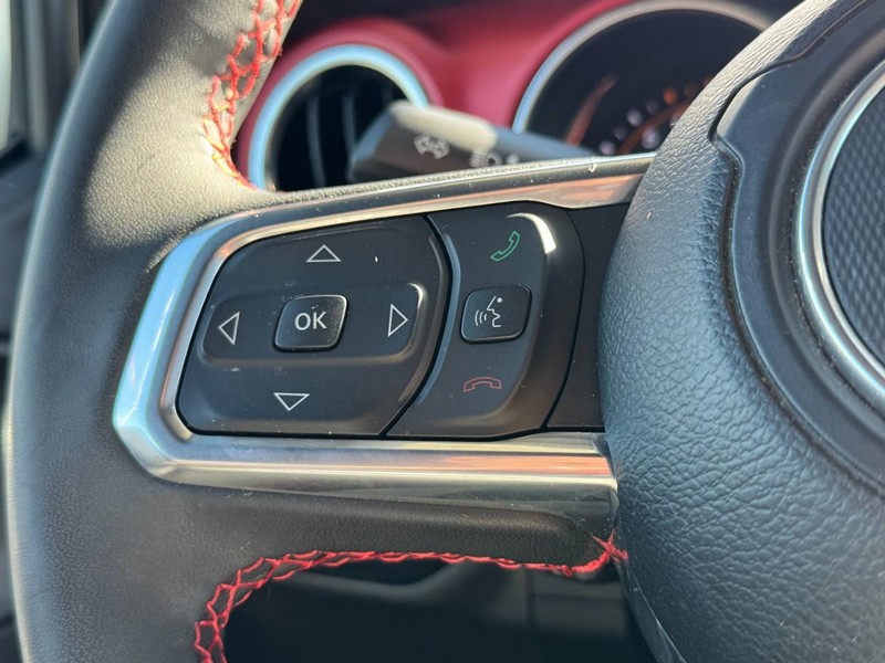 Jeep Wrangler Vehicle Full-screen Gallery Image 16