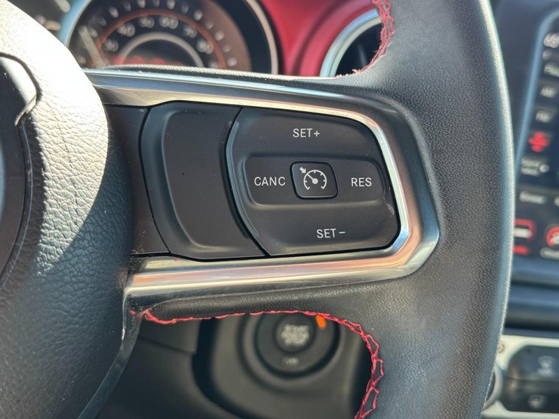 Jeep Wrangler Vehicle Full-screen Gallery Image 17