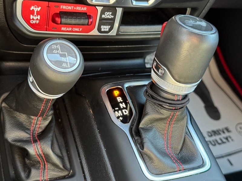 Jeep Wrangler Vehicle Full-screen Gallery Image 19