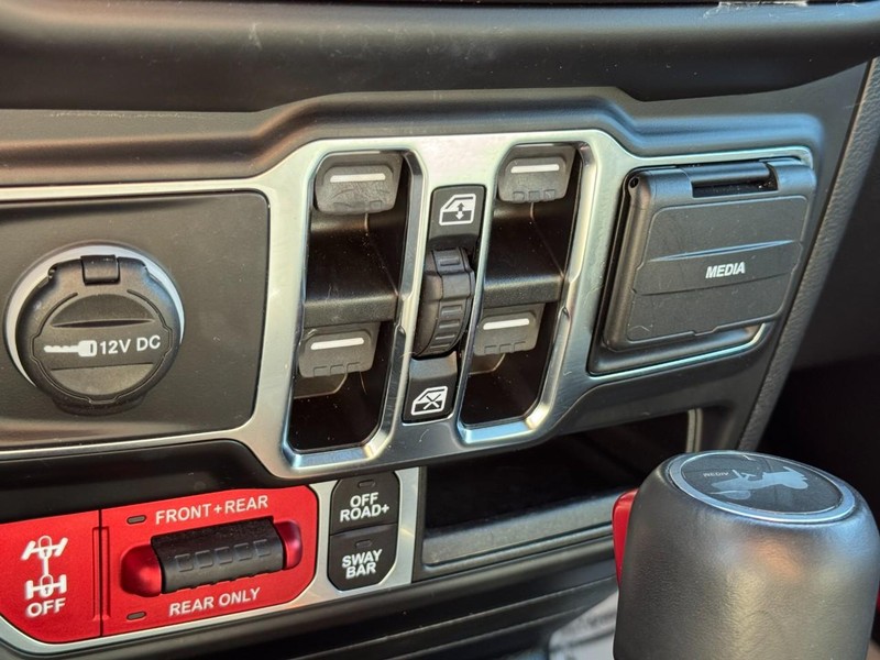 Jeep Wrangler Vehicle Full-screen Gallery Image 20