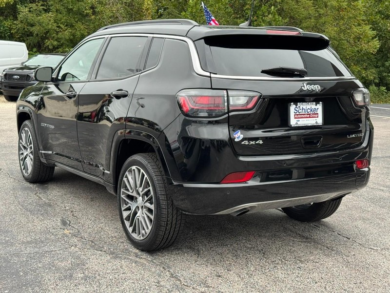 Jeep Compass Vehicle Full-screen Gallery Image 06