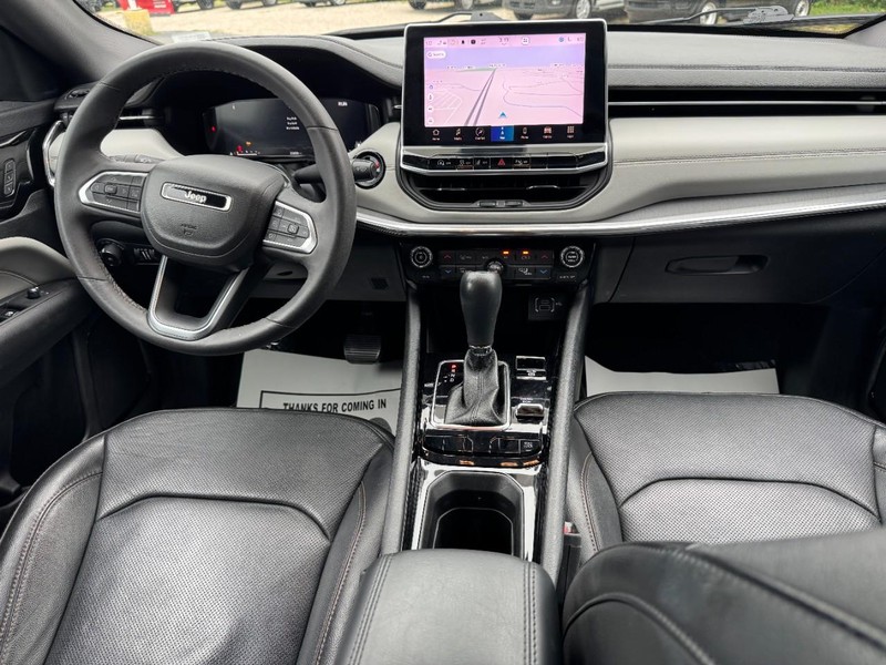 Jeep Compass Vehicle Full-screen Gallery Image 11