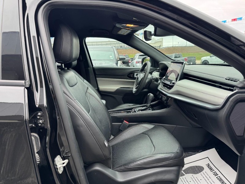 Jeep Compass Vehicle Full-screen Gallery Image 15