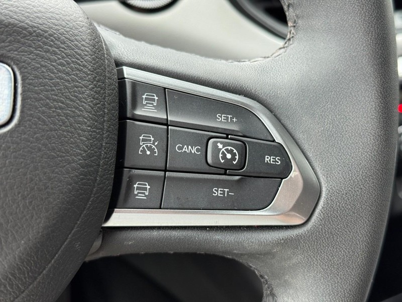 Jeep Compass Vehicle Full-screen Gallery Image 18