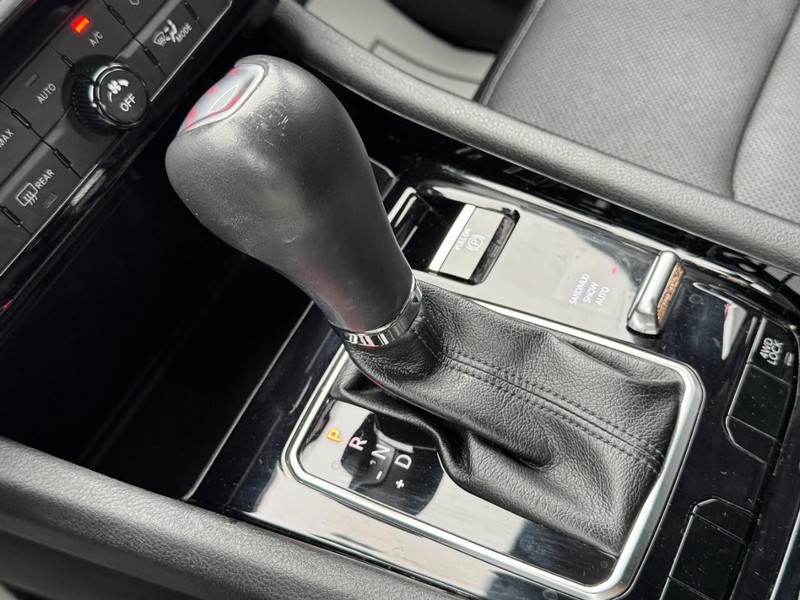 Jeep Compass Vehicle Full-screen Gallery Image 20