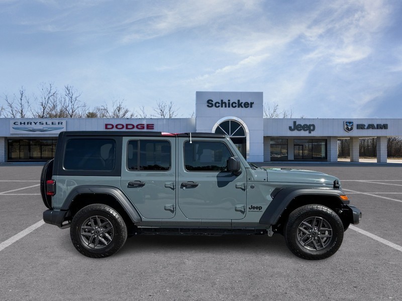 Jeep Wrangler Vehicle Full-screen Gallery Image 02