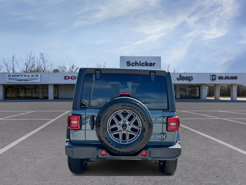 Jeep Wrangler Vehicle Full-screen Gallery Image 04