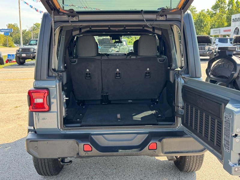 Jeep Wrangler Vehicle Full-screen Gallery Image 05
