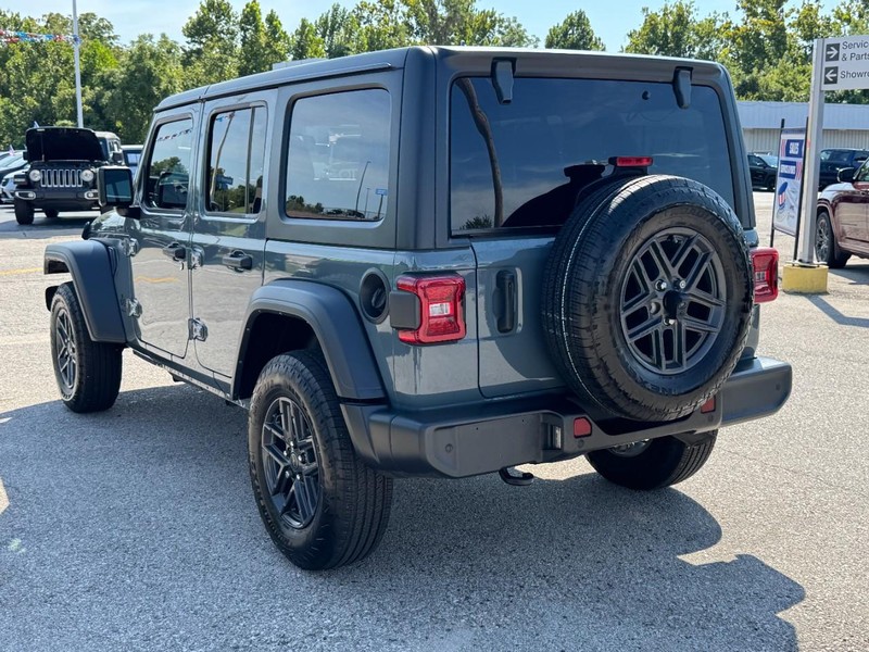 Jeep Wrangler Vehicle Full-screen Gallery Image 06