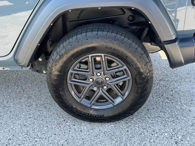 Jeep Wrangler Vehicle Full-screen Gallery Image 07