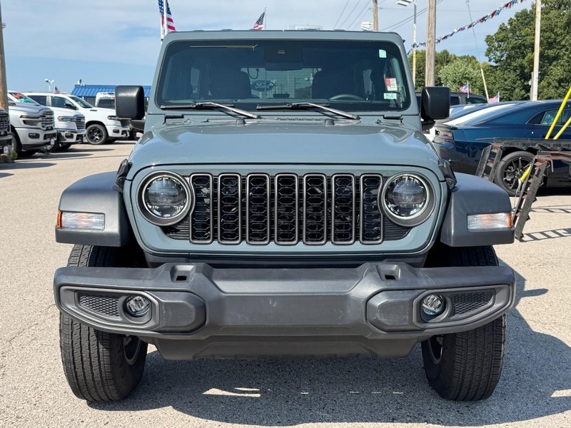 Jeep Wrangler Vehicle Full-screen Gallery Image 09