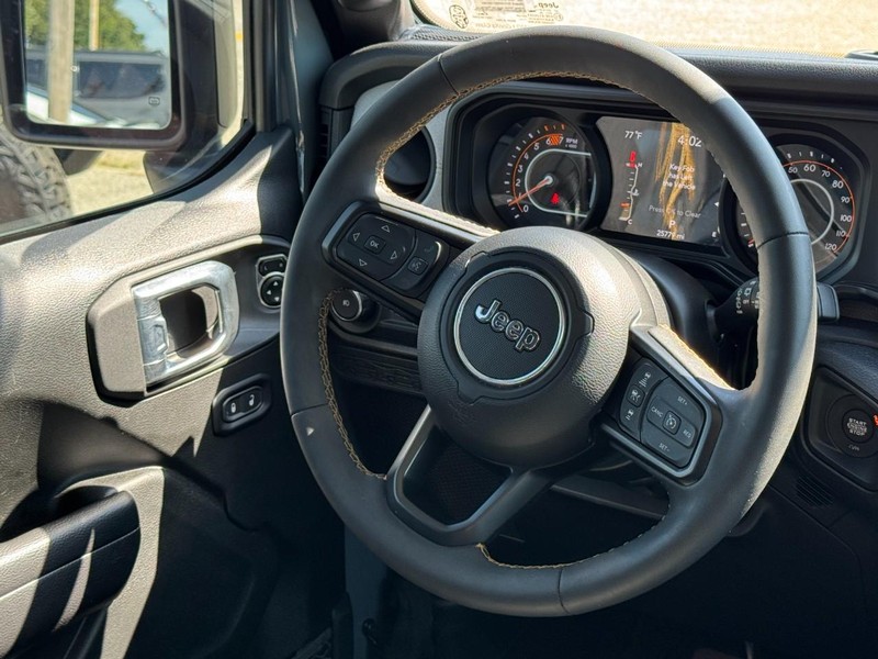 Jeep Wrangler Vehicle Full-screen Gallery Image 12