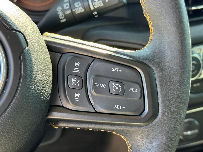 Jeep Wrangler Vehicle Full-screen Gallery Image 18