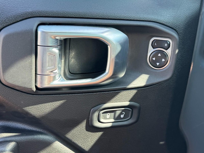 Jeep Wrangler Vehicle Full-screen Gallery Image 24