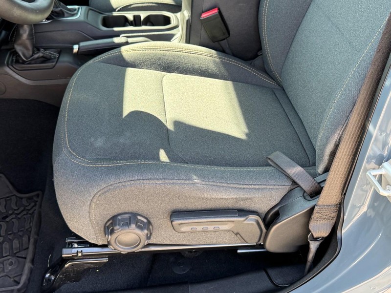 Jeep Wrangler Vehicle Full-screen Gallery Image 25