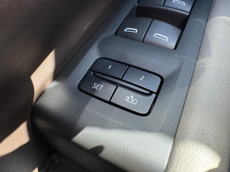 Chevrolet Tahoe Vehicle Full-screen Gallery Image 17