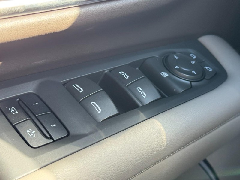 Chevrolet Tahoe Vehicle Full-screen Gallery Image 23