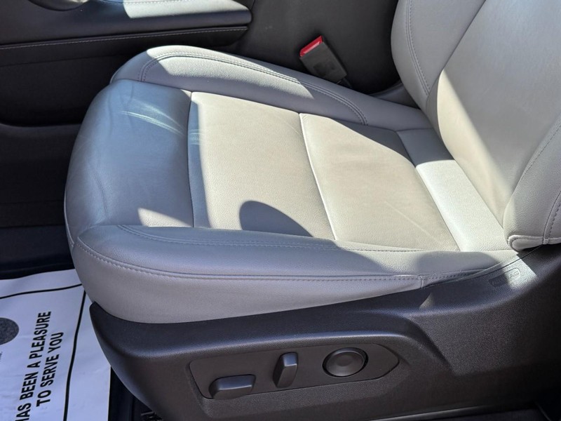 Chevrolet Tahoe Vehicle Full-screen Gallery Image 24