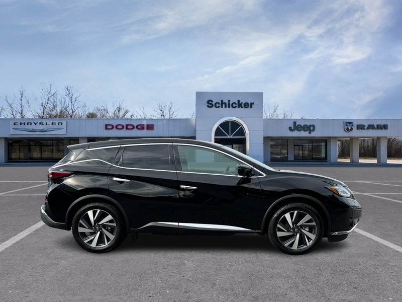 Nissan Murano Vehicle Full-screen Gallery Image 02