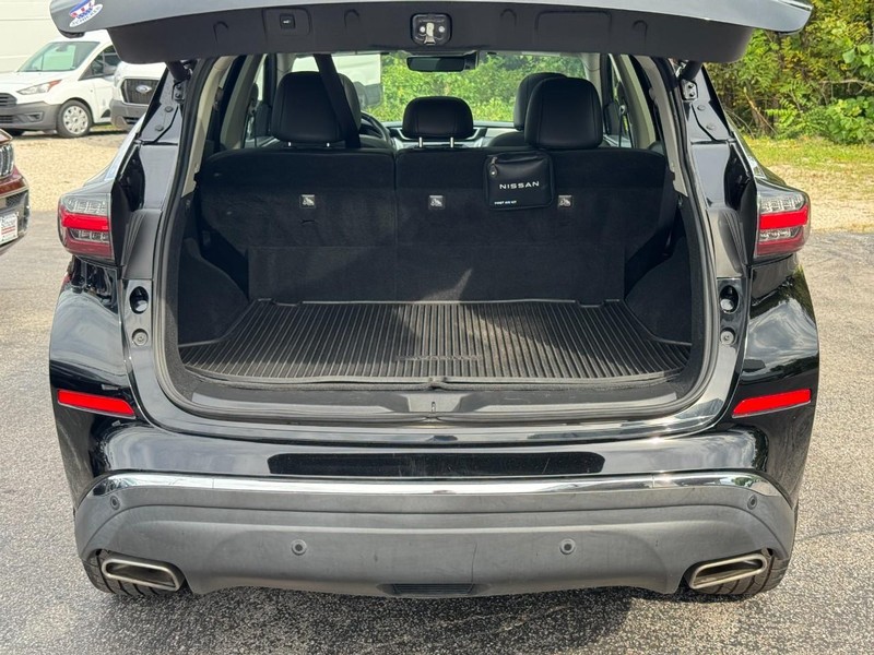 Nissan Murano Vehicle Full-screen Gallery Image 05