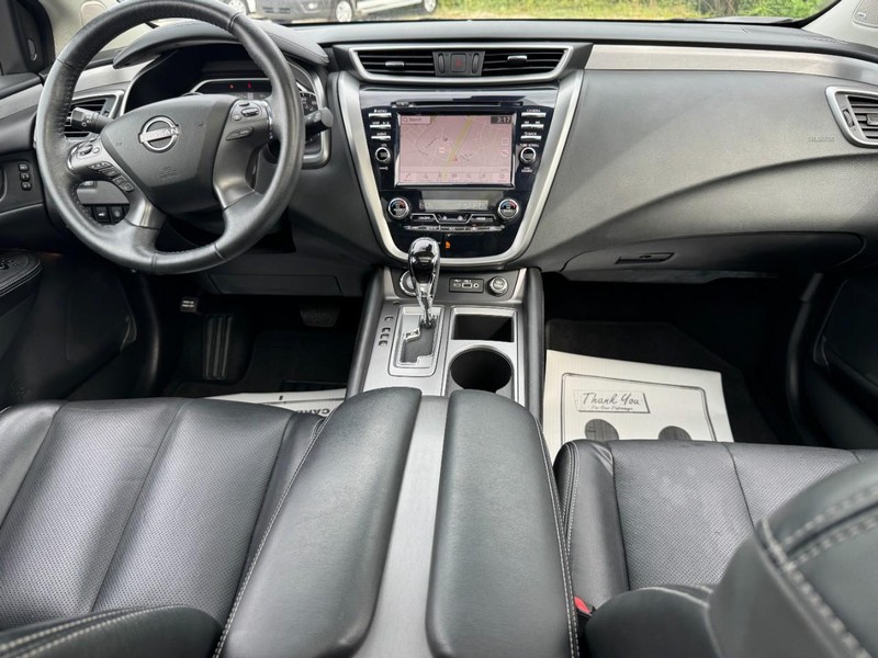 Nissan Murano Vehicle Full-screen Gallery Image 11