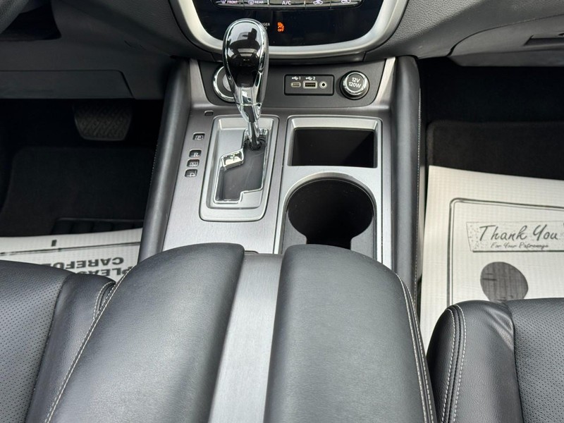 Nissan Murano Vehicle Full-screen Gallery Image 14
