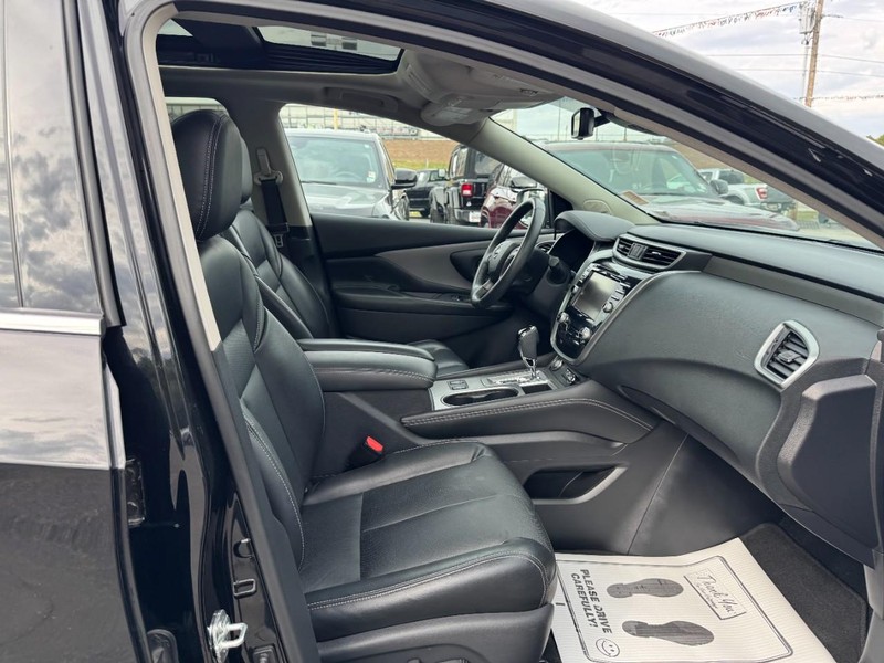 Nissan Murano Vehicle Full-screen Gallery Image 15