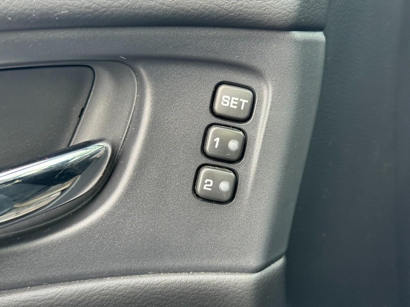 Nissan Murano Vehicle Full-screen Gallery Image 16