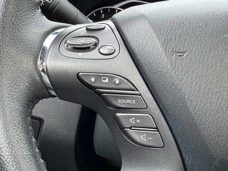 Nissan Murano Vehicle Full-screen Gallery Image 17